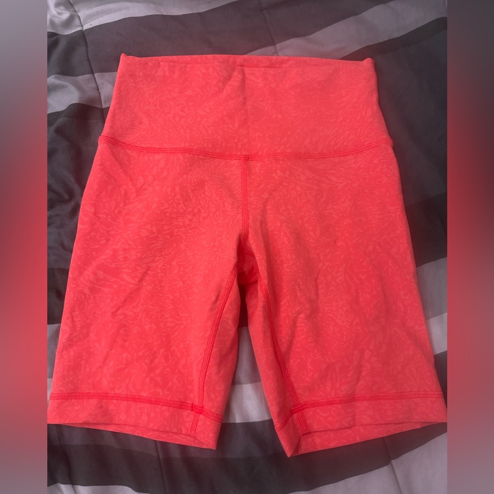 Lululemon HR shorts NWOT! Size 6 - Picture 4 of 9